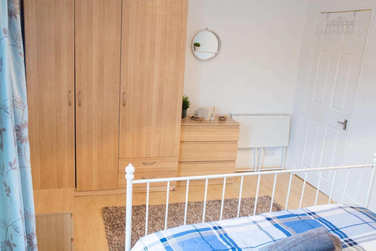 Exclusive Offers L Last-Minute Specials L Parking Free L Double Bed House L Uk L Gaming Room L Komfy 3 Bedroom Cottage With Riverview L Perfect For Short Or Long Stays Reading Exterior foto
