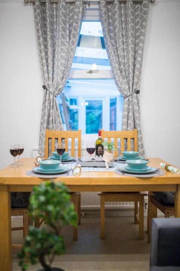 Exclusive Offers L Last-Minute Specials L Parking Free L Double Bed House L Uk L Gaming Room L Komfy 3 Bedroom Cottage With Riverview L Perfect For Short Or Long Stays Reading Exterior foto