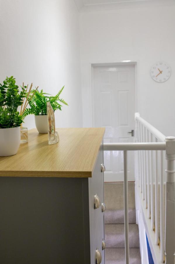 Exclusive Offers L Last-Minute Specials L Parking Free L Double Bed House L Uk L Gaming Room L Komfy 3 Bedroom Cottage With Riverview L Perfect For Short Or Long Stays Reading Exterior foto