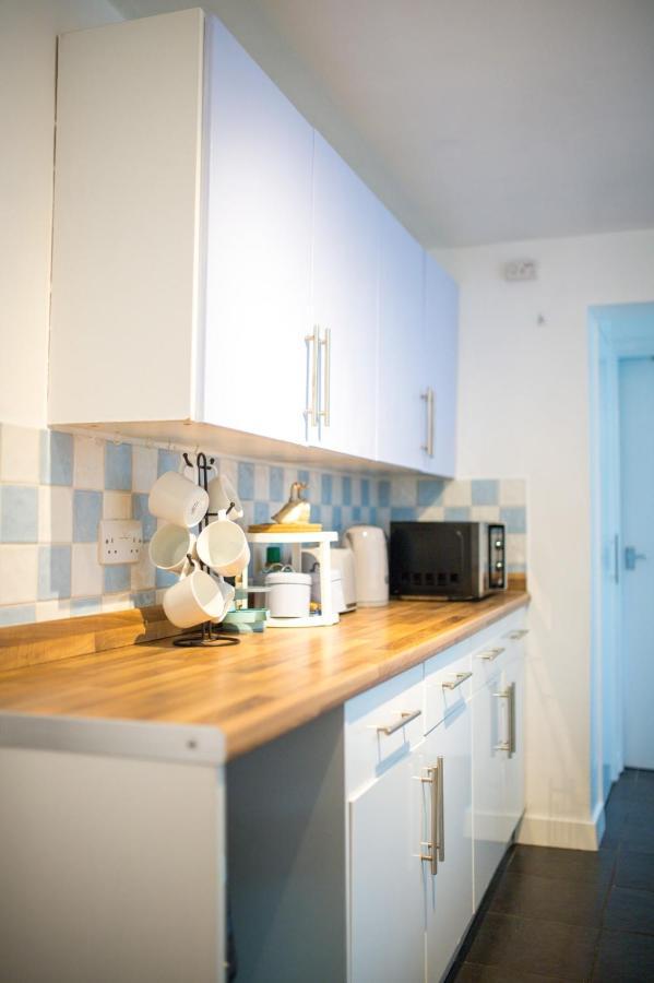 Exclusive Offers L Last-Minute Specials L Parking Free L Double Bed House L Uk L Gaming Room L Komfy 3 Bedroom Cottage With Riverview L Perfect For Short Or Long Stays Reading Exterior foto