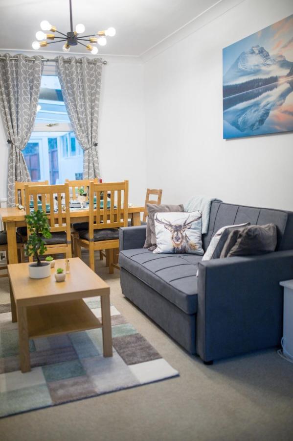 Exclusive Offers L Last-Minute Specials L Parking Free L Double Bed House L Uk L Gaming Room L Komfy 3 Bedroom Cottage With Riverview L Perfect For Short Or Long Stays Reading Exterior foto