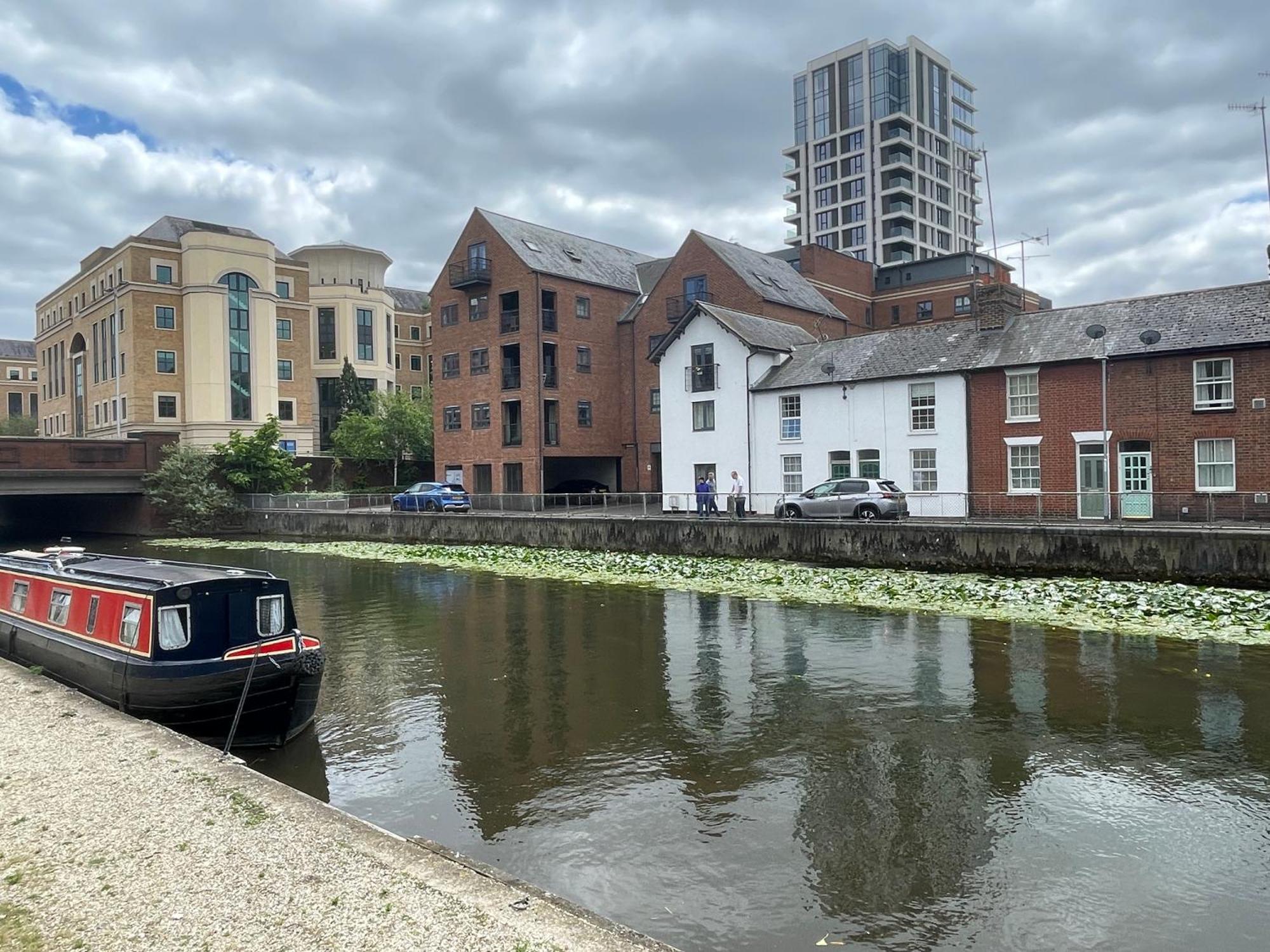 Exclusive Offers L Last-Minute Specials L Parking Free L Double Bed House L Uk L Gaming Room L Komfy 3 Bedroom Cottage With Riverview L Perfect For Short Or Long Stays Reading Exterior foto
