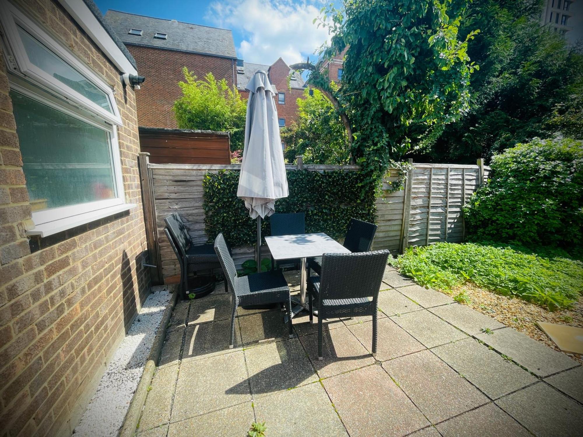 Exclusive Offers L Last-Minute Specials L Parking Free L Double Bed House L Uk L Gaming Room L Komfy 3 Bedroom Cottage With Riverview L Perfect For Short Or Long Stays Reading Exterior foto